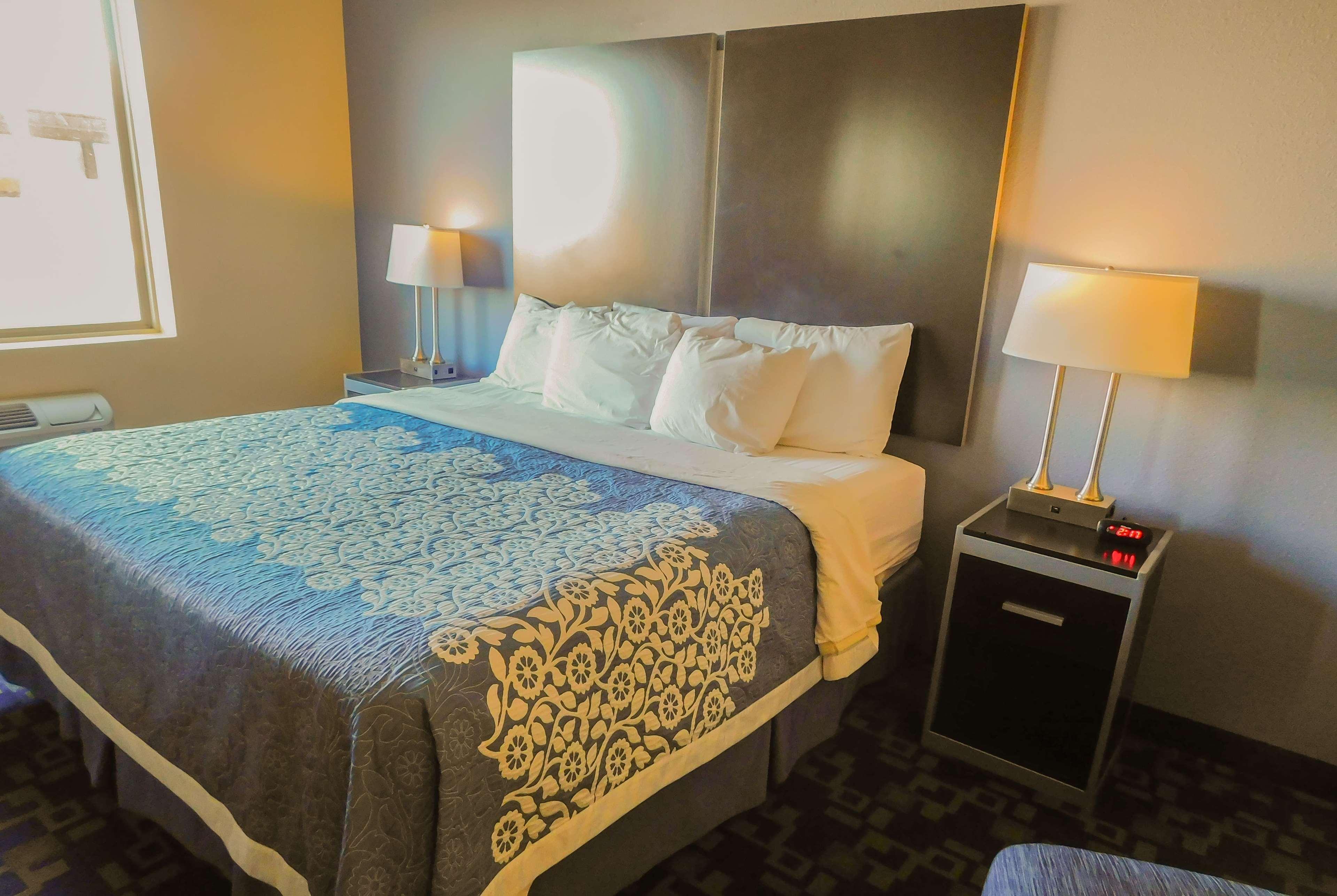 Days Inn & Suites By Wyndham Pocahontas Eksteriør billede