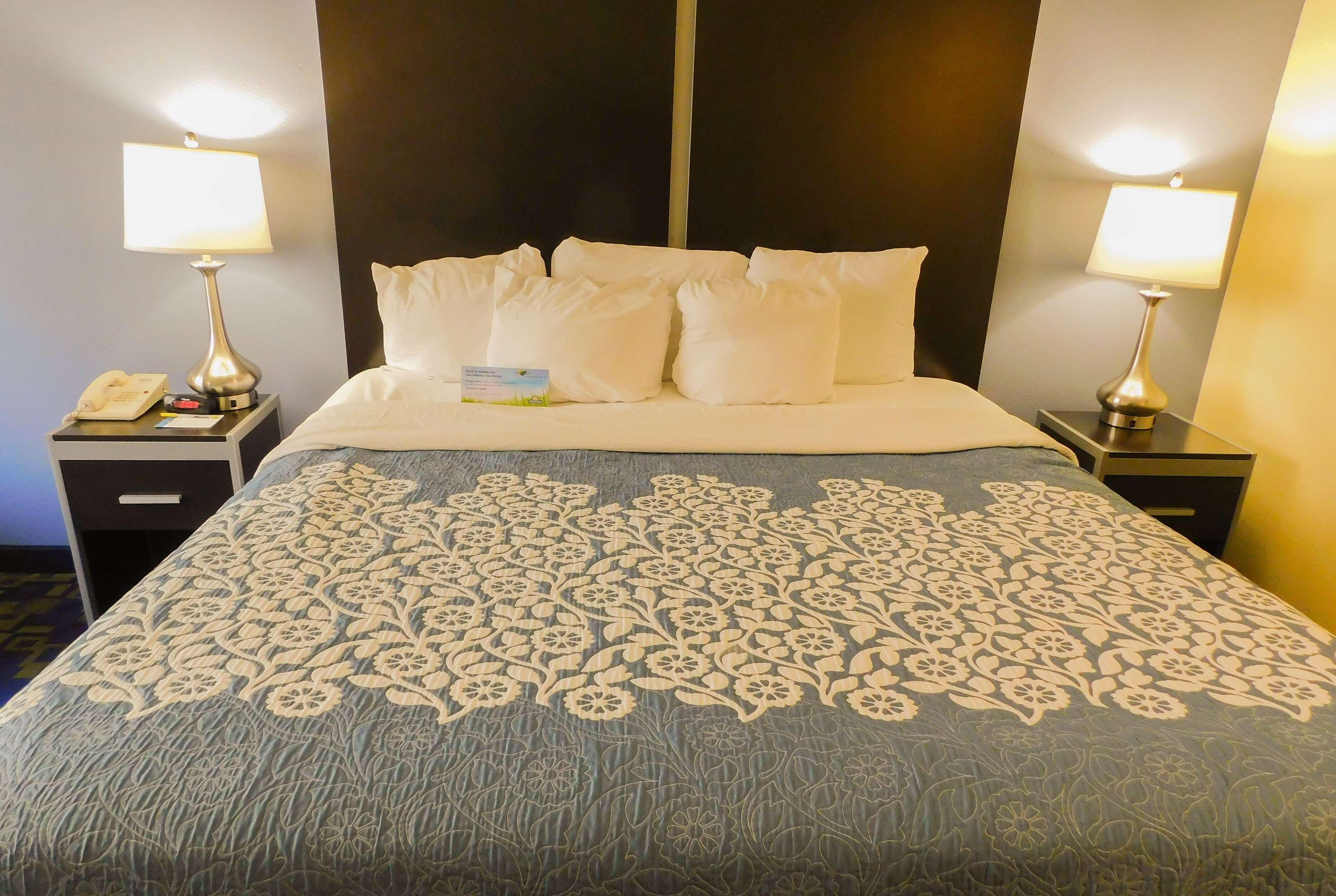 Days Inn & Suites By Wyndham Pocahontas Eksteriør billede